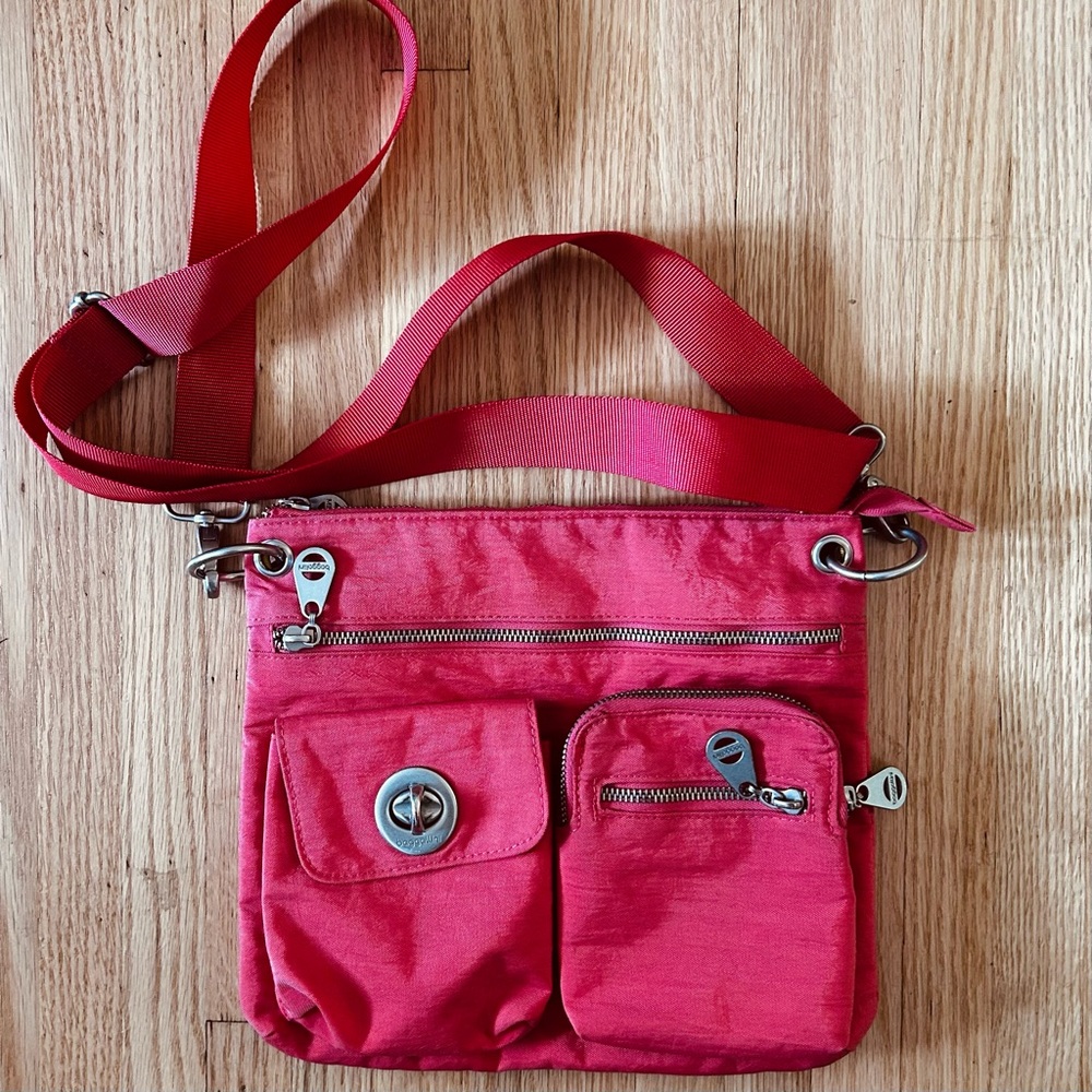 Baggallini-salmon pink/deep yellow liner